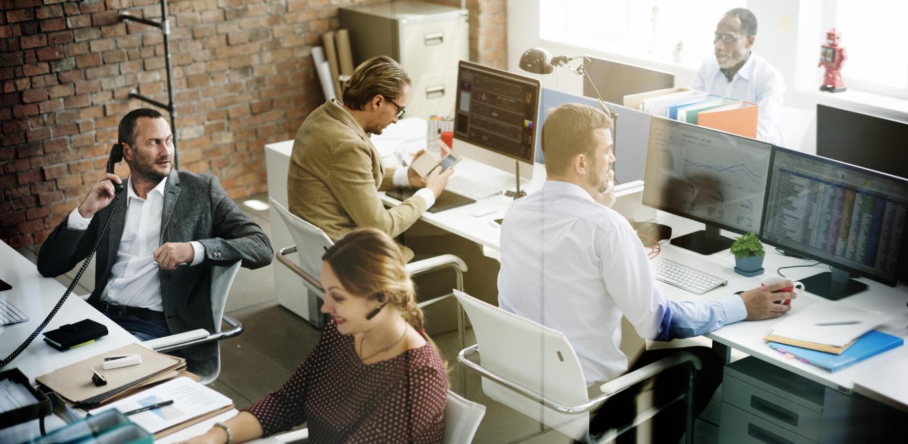 Students engaged in organic search growth learning sessions